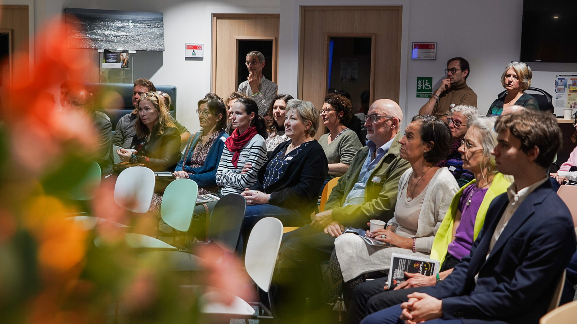 Participants attentifs lors de l'événement Transition Joyeuse®